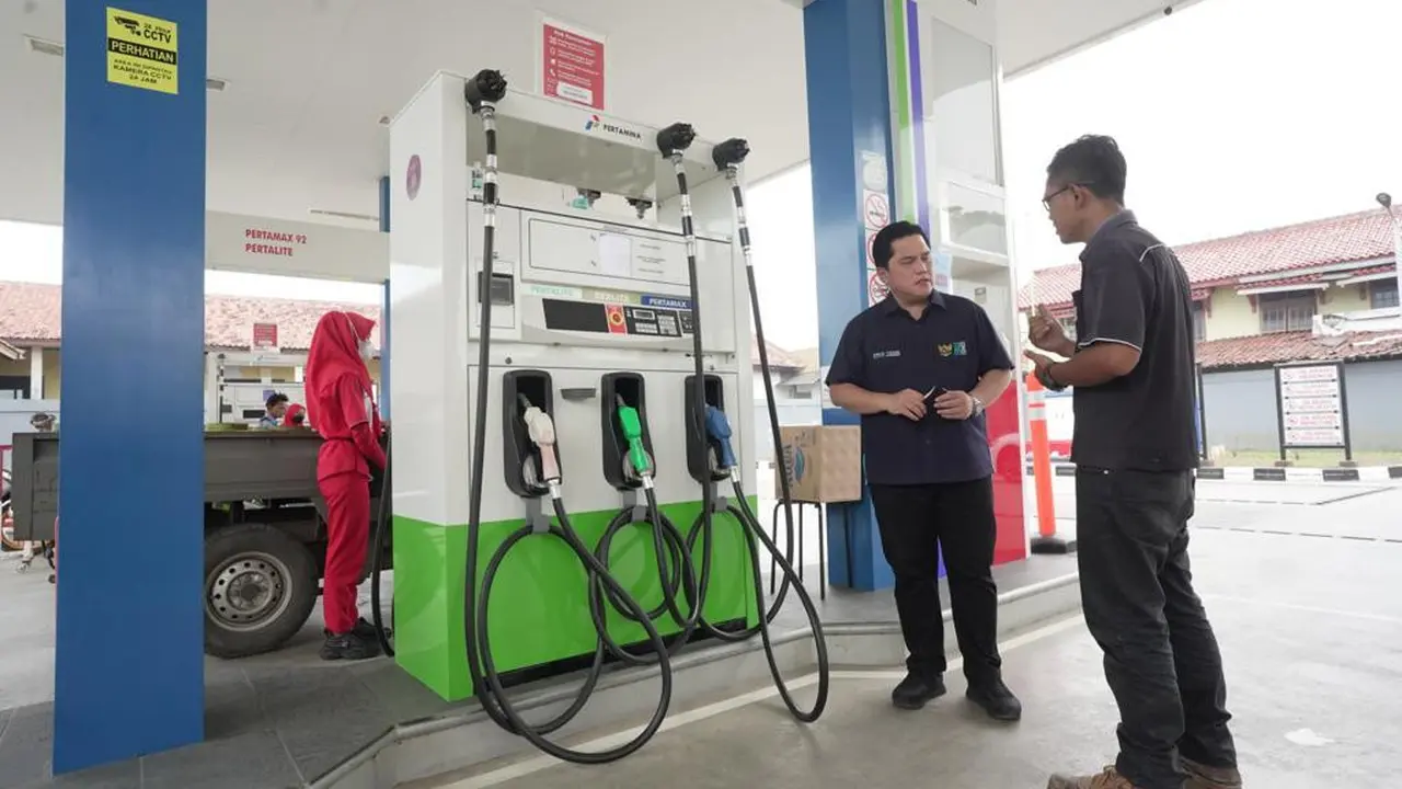 Menteri Badan Usaha Milik Negara (BUMN) Erick Thohir melakukan inspeksi mendadak (sidak) ke sejumlah Stasiun Pengisian Bahan Bakar Umum (SPBU) di Tangerang. (Dok Kementerian BUMN)