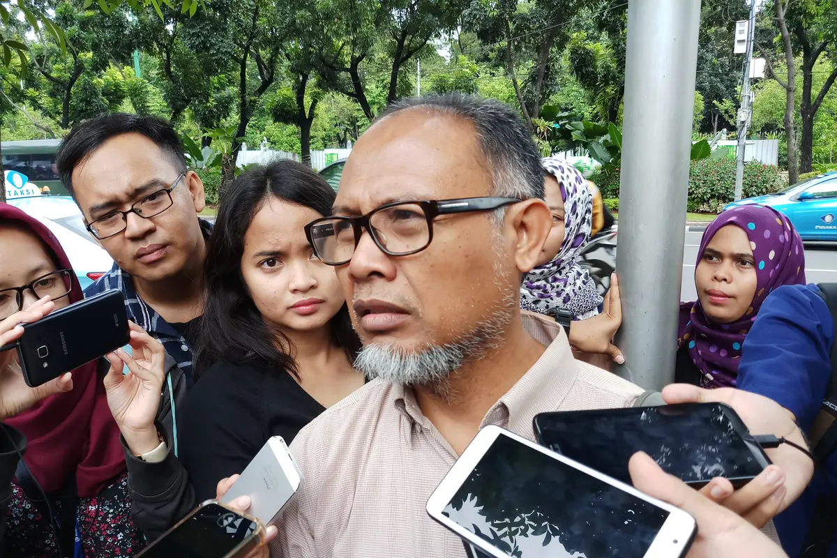 Mantan Wakil Ketua KPK Bambang Widjojanto di Balikota DKI. (Liputan6.com/Anendya Niervana)