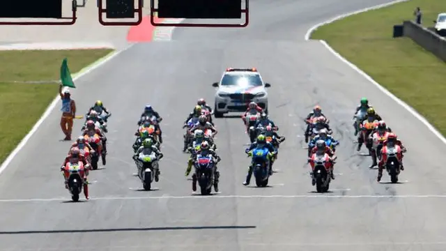 MotoGP Line Up (Crash)