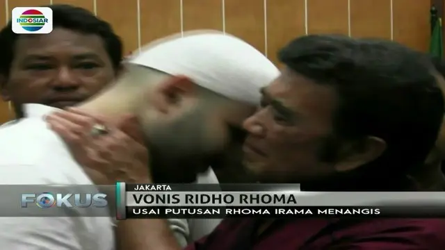 Penyanyi dangdut Ridho Rhoma divonis 10 bulan penjara akibat gunakan sabu, tangis Rhoma Irama pecah usai pembacaan putusan.