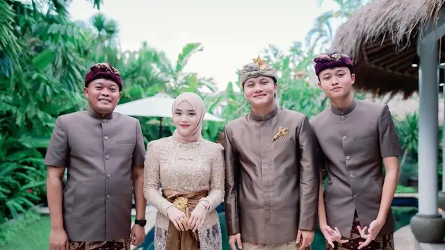 Potret Adik Rizky Febian, Rizwan Fadillah saat Acara Sang Kakak. [@ferdinan_sule]