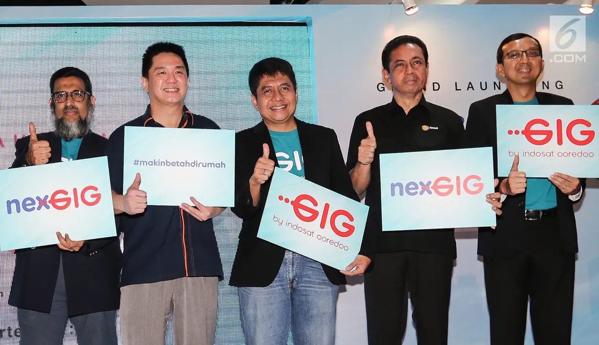 Jajaran Direksi EMTEK Group dan Indosat foto bersama pada peluncuran Layanan nexGIG di Jakarta Selasa (14/8). Layanan nexGIG ini hadir atas kerja sama antara GIG dan EMTEK Group (Nexmedia & Skynet) sebagai penyedia konten. (Liputan6.com/Fery Pradolo)