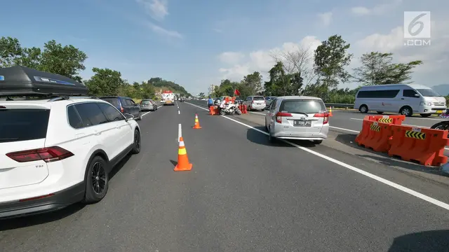 Arus mudik di Tol Bawen