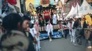 Festival Ennichisai menyuguhkan beragam pertunjukan budaya tradisional Jepang yang diadakan di kawasan Blok M, Jakarta, Minggu (10/5/2015). Festival tahunan ini tak hanya menyediakan hiburan, namun juga makanan Jepang. (Liputan6.com/Faizal Fanani)