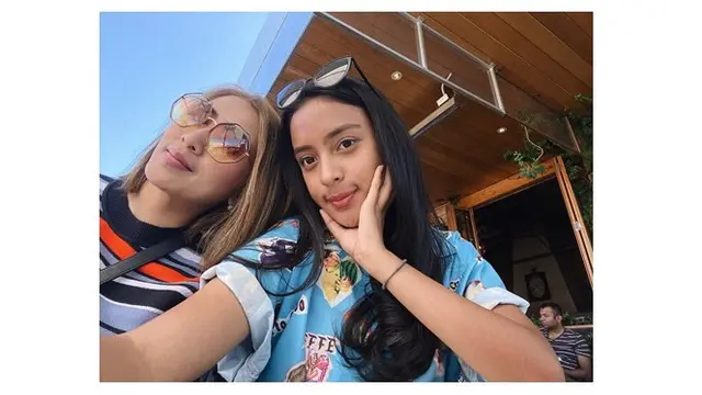 7 Potret Kaneishia Yusuf dan Sang Ibunda, Kompak Bak Kakak Beradik