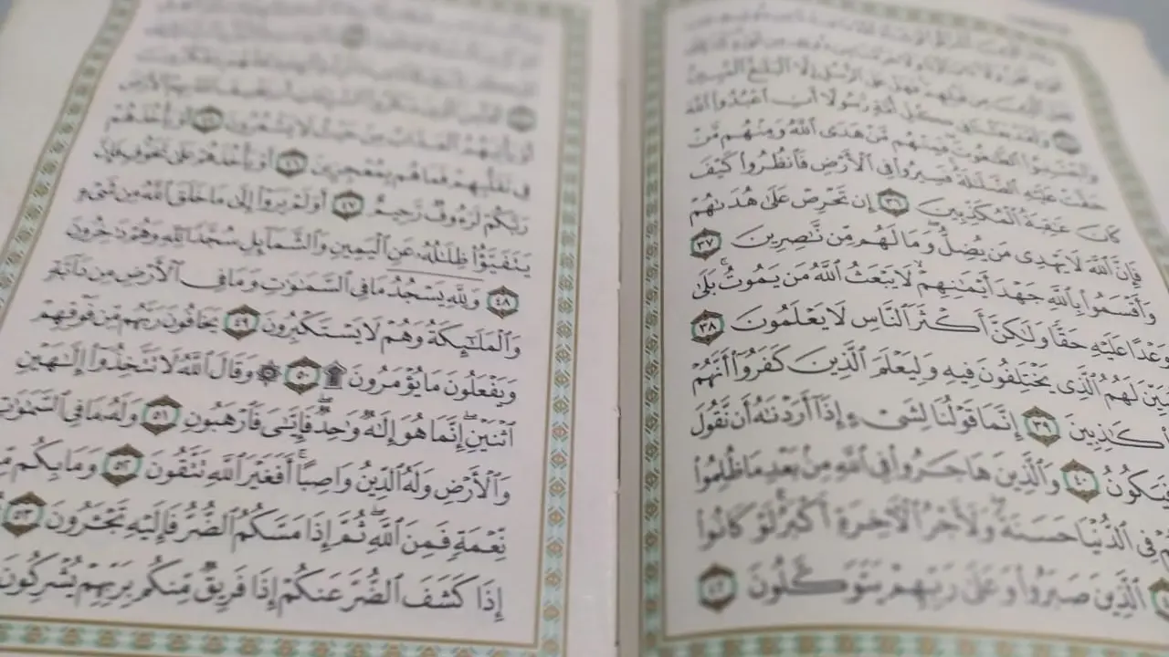tilawah quran atau membaca ayat suci Al-Quran dapat meningkatkan keimanan seseorang terutama saat momen suci ramadan tiba.