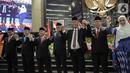 Lima pimpinan DPRD DKI Jakarta berjabat tangan usai pelantikan di Gedung DPRD DKI Jakarta, Senin (14/10/2019). Wakil Ketua DPRD DKI Jakarta dijabat oleh Ahmad Suhaimi dari PKS, Zita Anjani dari PAN, M Taufik dari Gerindra, dan Misan Samsuri dari Demokrat. (Liputan6.com/Faizal Fanani)