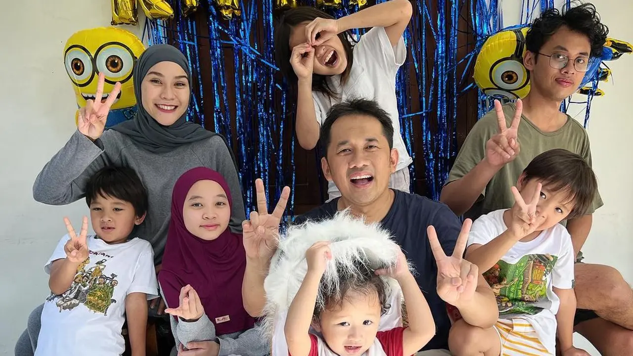 Zaskia Adya Mecca dan anak-anak