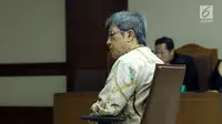 Terdakwa kasus dugaan korupsi pengadaan E-KTP, Anang Sugiana Sudihardjo saat menjalani sidang tuntutan di Pengadlian Tipikor, Jakarta, Kamis (28/6). Anang dituntut hukuman tujuh tahun penjara dan denda satu milyar rupiah. (Liputan6.com/Helmi Fithriansyah)