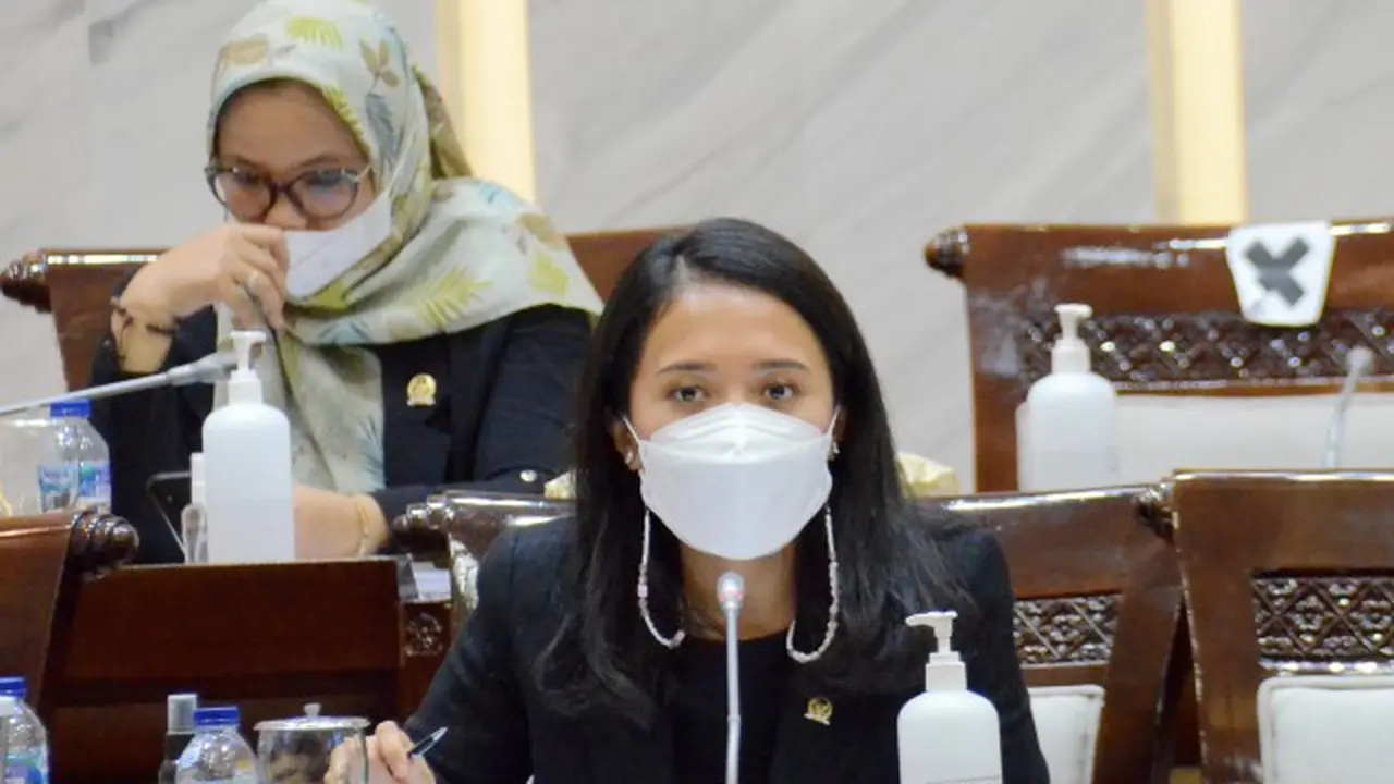 Puteri Anetta Komarudin