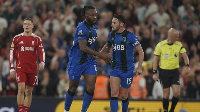 Winger Bournemouth, Antoine Semenyo (kiri), merayakan golnya ke gawang Liverpool di Anfield, Sabtu (16/08/2025) dini hari WIB. (AP Photo/Ian Hodgson).