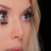 Wajahmu nampak cantik berseri dengan sentuhan peachy makeup ini, tertarik coba? (via: youresopretty.com)