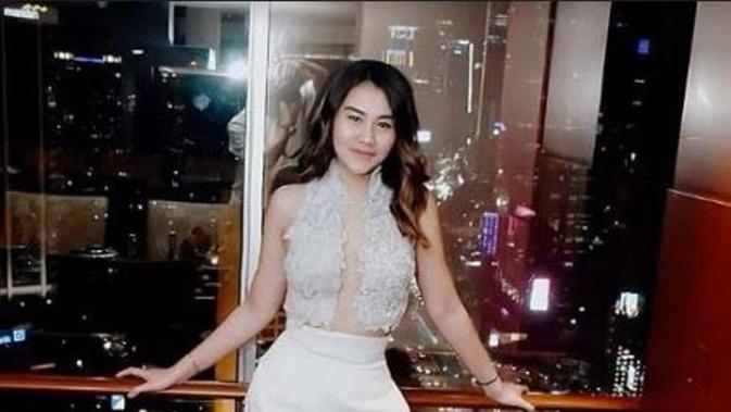 di ultah ke-17 tampil seksi, aaliyah massaid diprotes