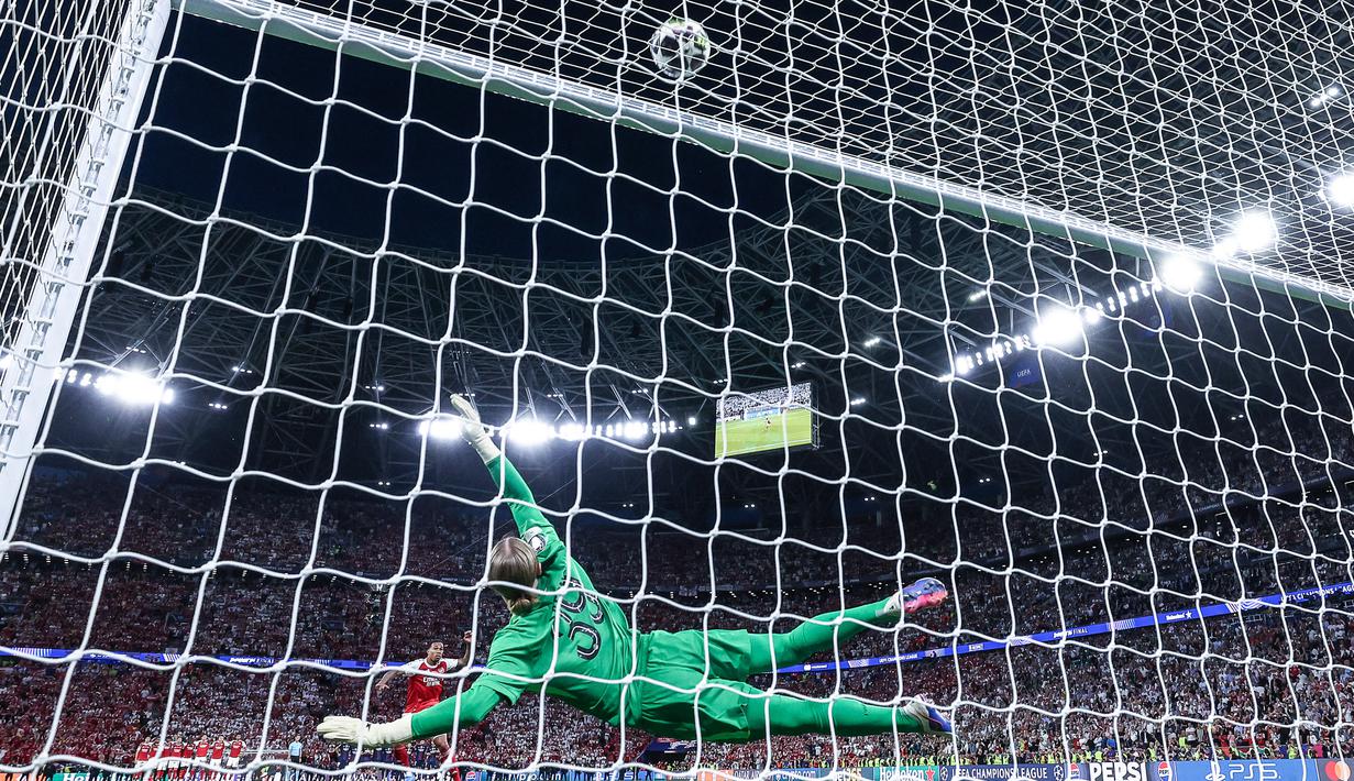 Kedua tim bermain imbang 1-1 dalam 120 menit pertandingan. Drama adu penalti yang berakhir dengan skor 4-3 menjadi akhir dari pertandingan dan membawa PSG menjadi juara. (AFP/Franck Fife)