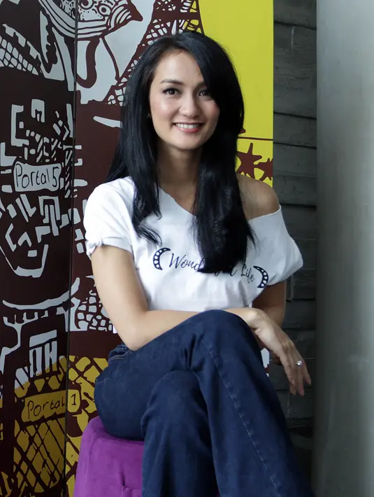 Karenanya ia merasa terbantu untuk memahami menjadi orangtua yang mempunyai anak dengan penyakit disleksia. (Deki Prayoga/Bintang.com)