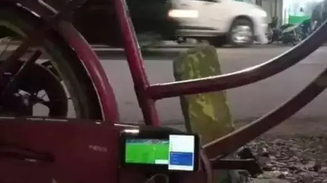 6 Potret Nyeleneh Orang Nonton Bola Ini Bikin Geleng Kepala
