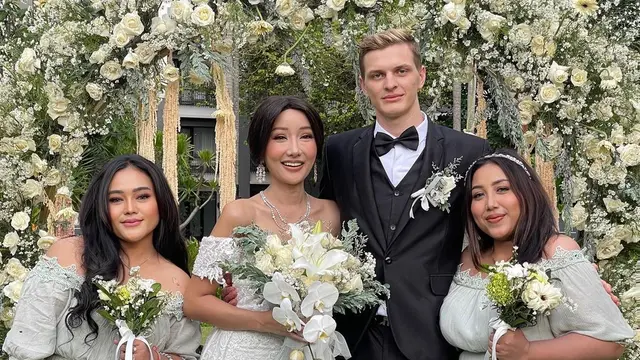6 Potret Bridesmaid Lucinta Luna di Hari Pertunangan, Tak Kalah Memesona
