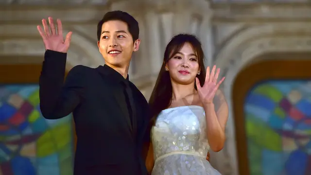 [Bintang] Ini Cara Song Joong Ki dan Song Hye Kyo Melewati Malam Natal