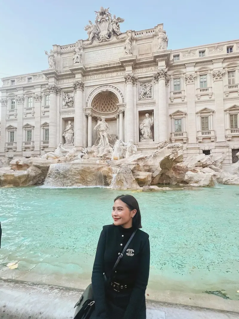 Prilly Latuconsina berlibur ke Eropa pada awal 2023 (Foto: Instagram @prillylatuconsina96)