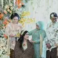 Erina Gudono menjalani prosesi siraman jelang pernikahan dengan putra bungsu Presiden Jokowi, Kaesang Pangarep. (Foto: Tim Media Pernikahan Kaesang-Erina)