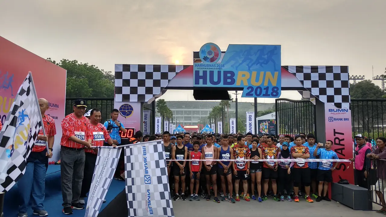 Dalam rangka merayakan Hari Perhubungan Nasional (Harhubnas) yang jatuh pada 17 September 2018, Kemenhub menggelar HUBRUN, yakni acara lomba lari 10 km yang diikuti 2.000 orang. (Maulandy/Liputan6.com)