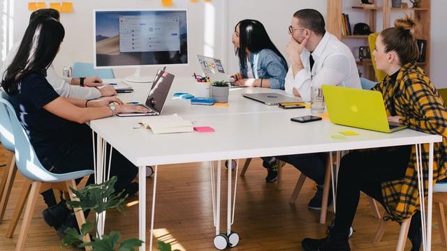 Ilustrasi kolaborasi