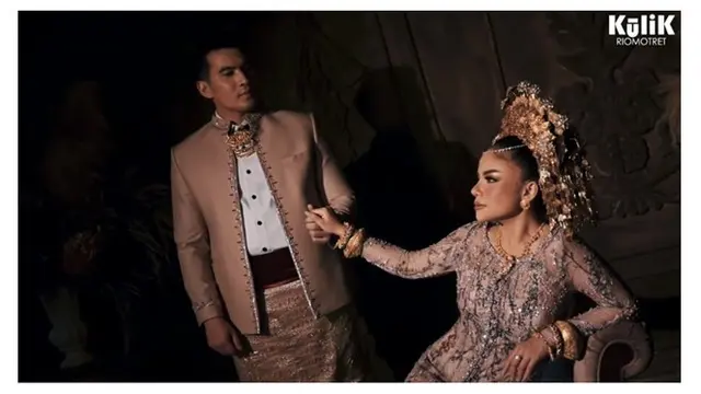 9 Potret Prewedding Dinnar Candy dan Ridho Ilahi, Usung Adat Minang Serta Modern