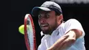 Aslan Karatsev menjadi pemain dengan ranking terendah yang mencapai semifinal Grand Slam sejak Goran Ivanisevic memenangi Wimbledon pada 2001. (Foto: AFP/David Gray)