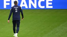 Pemain depan Prancis Kylian Mbappe mengambil bagian dalam sesi latihan pada malam laga persahabatan internasional, di stadion Pierre-Mauroy, dekat Lille, Senin (28/3/2022). Prancis akan beruji coba melawan Afrika Selatan pada Rabu, 30 Maret 2022 dini hari WIB. (FRANCK FIFE / AFP)