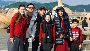 Momen keluarga artis liburan tahun baru 2026 di China. [IG: @ashanty_ash]