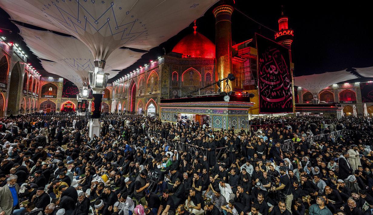 Umat Syiah Irak melakukan ritual khusus terkait acara tersebut setiap tahunnya. (AP Photo/Anmar Khalil)