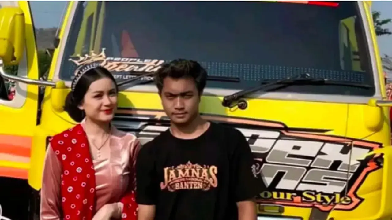 Kisah Cinta Model Cantik dengan Sopir Truk, Rela Tinggalkan Profesi