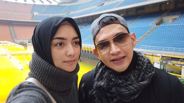 7 Momen Seru Citra Kirana dan Rezky Aditya di Milan, Beli Baju Bayi