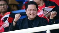Ketua Umum PSSI, Erick Thohir memberi dukungan kepada Timnas Indonesia U-23 jelang menghadapi Guinea U-23 pada laga play-off antar-konfederasi menuju Olimpiade Paris 2024 di Stade Pierre Pibarot, Centre National du Football de Clairefontaine, Prancis, Kamis (9/5/2024). (AFP/Miguel Medina)