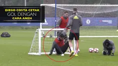 Diego Costa punya trik baru untuk mencetak gol pada sesi latihan Chelsea, mau lihat aksinya?