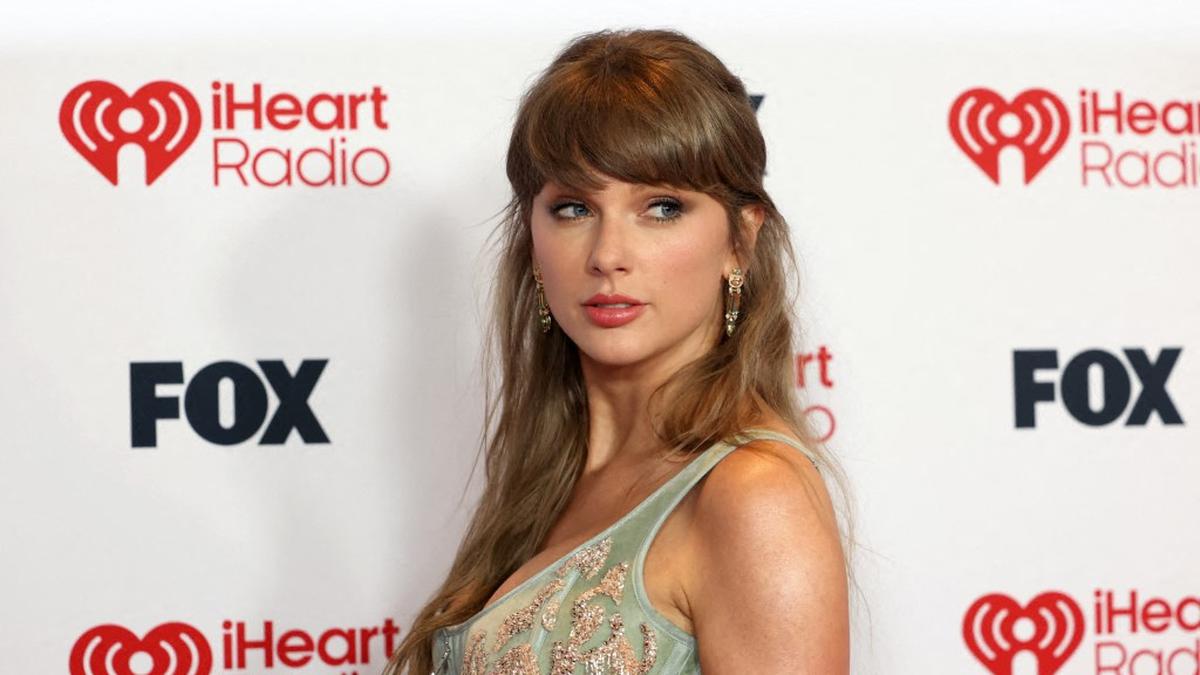 Taylor Swift Bergaya ala Pengantin Jelang Pernikahan dengan Travis Kelce, Pamer Berlian Rp 257 Juta