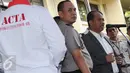 Ketua tim hukum Basuki Tjahaja Purnama atau Ahok, Sirra Prayuna menjelaskan ketidakhadiran kliennya di Bareskrim Mabes Polri, Jakarta, Selasa (15/11). Alasan ketidakhadiran Ahok karena sudah ada kegiatan di Rumah Lembang. (Liputan6.com/Helmi Afandi)