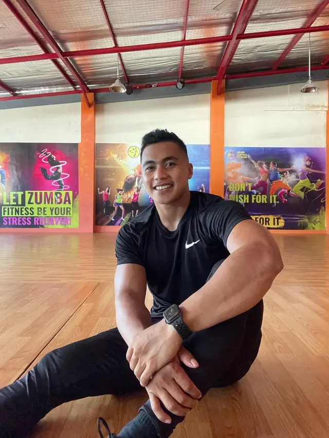 6 Potret Terbaru Aprilia Manganang yang Makin Macho, Pamer Perut Sixpack