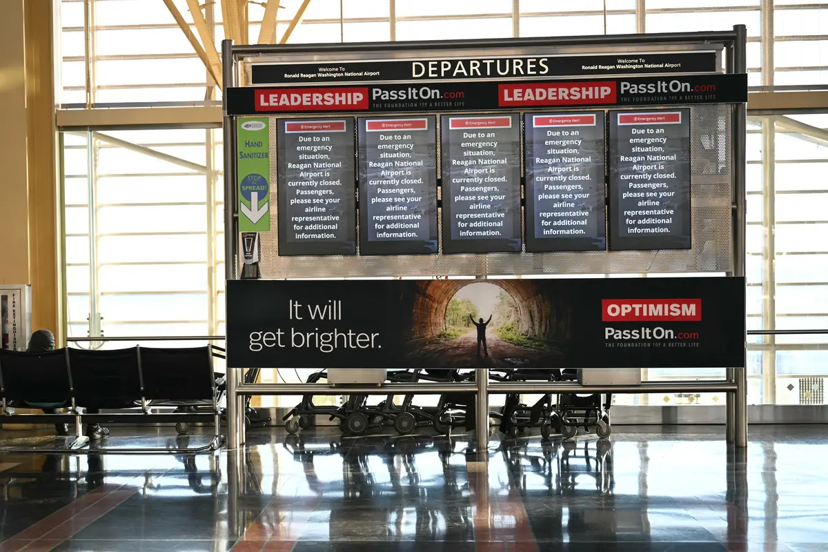 Bandara Ronald Reagan Ditutup Sementara