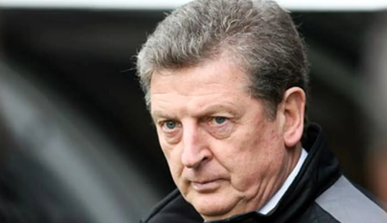 Fulham's manager Roy Hodgson attends the game against West Bromwich Albion during their Premier League football match at Craven Cottage in London, on February 22, 2009. AFP PHOTO/Chris Ratcliffe