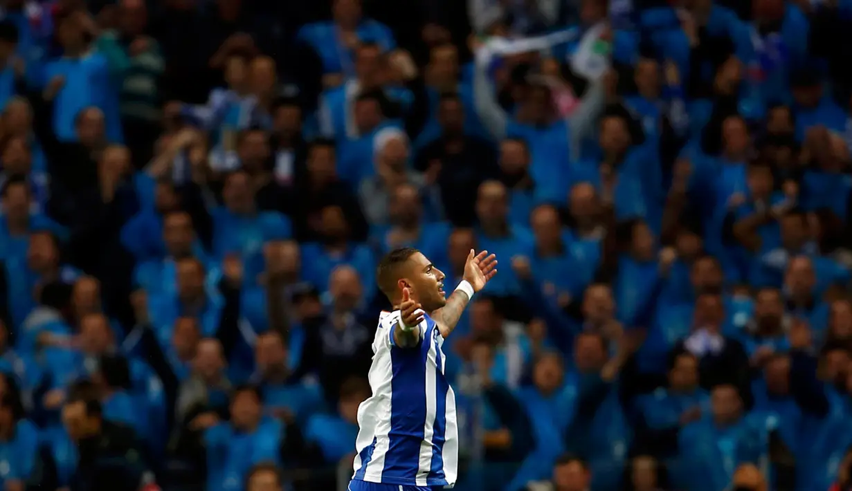 Gelandang Porto, Ricardo Quaresma merayakan selebrasi usai mencetak gol ke gawang Bayern Munich pada leg 8 besar Liga Champions di Stadion do Dragao, Kamis (16/4/2015). Porto menang 3-1 atas Bayern Munich.(REUTERS/Rafael Marchante)