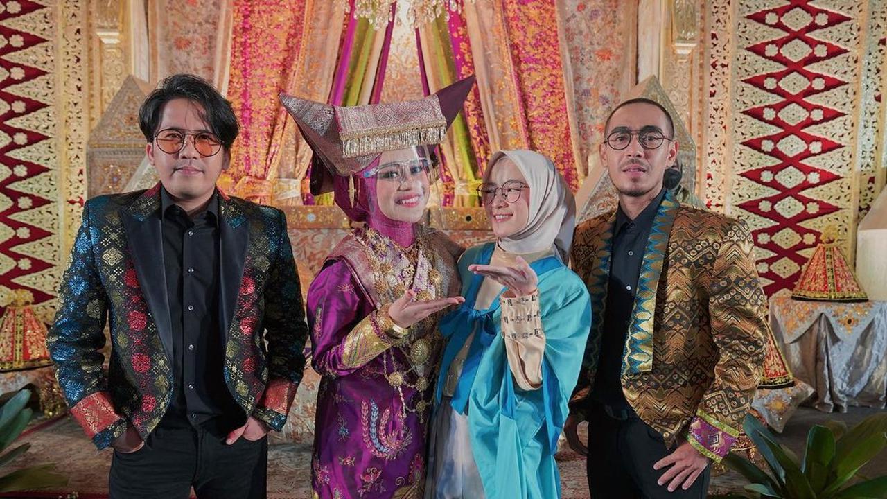 6 Potret Sabyan Gambus di Acara Malam Bainai Lesty Kejora, Curi Perhatian