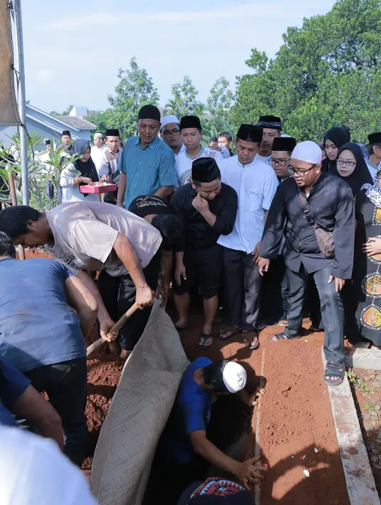 Sunarji alias Narji menceritakan bahwa ayahnya adalah sosok yang gemar melucu. Sebagai anak Betawi asli, ayahnya mengajarkan bagaimana menghibur tanpa menyakiti perasaan orang lain. (Adrian Putra/Bintang.com)