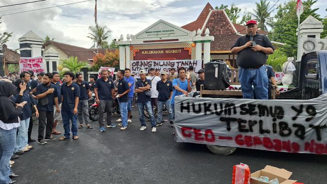 Ratusan Warga Gunungkidul Protes Besar-besaran dan Segel Kantor Desa