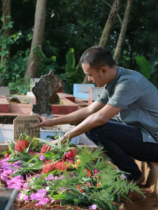 Pemilik nama asli Dedi Supriadi bin Sujitnow K itu sebelum meninggal, menginginkan salah satu cucunya, Aghi Alfaghi sukses seperti Nike Ardila. (Adrian Putra/Bintang.com)