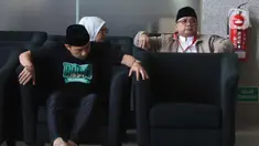 Mantan Menteri Agama, Yaqut Cholil Qoumas (kanan) sesaat sebelum menjalani pemeriksaan di gedung Merah Putih Komisi Pemberantasan Korupsi (KPK), Jakarta, Kamis (12/3/2026). Penyidik Komisi Pemberantasan Korupsi (KPK) kembali memeriksa Menteri Agama Yaqut Cholil Qoumas periode 2020-2024. (Liputan6.com/Helmi Fithriansyah)