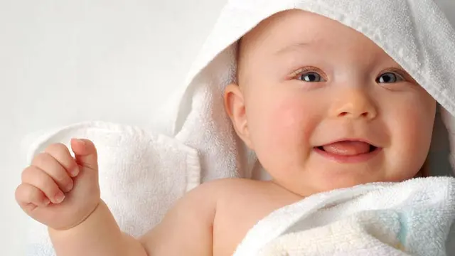 Amankah Memandikan Bayi di Malam Hari?
