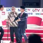 Capres nomor urut 01 Joko Widodo (kiri) dan capres nomor urut 02 Prabowo Subianto dalam debat kedua Pilpres 2019 di Hotel Sultan, Jakarta, Minggu (17/2). Debat bertema energi, pangan, infrastruktur, SDA, dan lingkungan hidup. (Liputan6.com/Faizal Fanani)