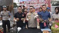 Polisi tangkap bos penambang liar di Bogor. (Liputan6.com/Achmad Sudarno)