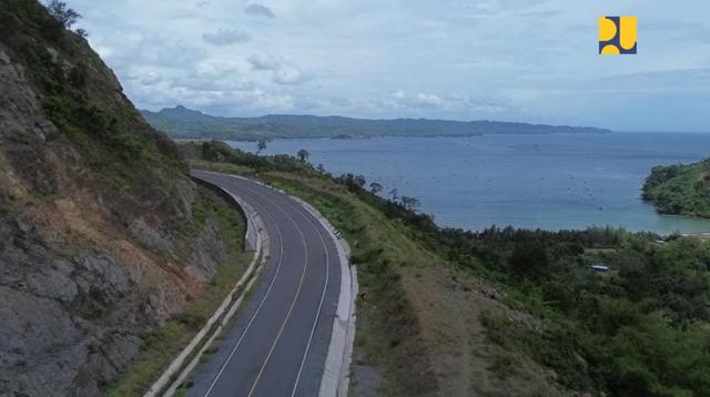 Jalan Pantai Selatan (Pansela) Jawa diharapkan dapat meningkatkan layanan transportasi jalan Pulau Jawa bagian selatan, khususnya dalam mendukung kelancaran dan kenyamanan arus lalu lintas pada saat libur Lebaran 2024. (Dok. Kementerian PUPR)